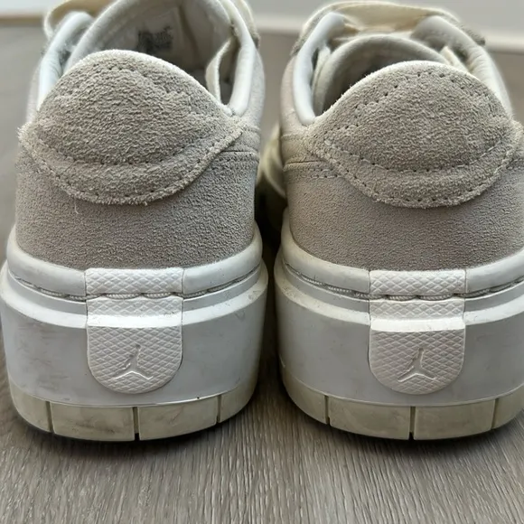 NIKE AIR JORDAN women’s EVALUATE Low women’s size 5 coconut Milk suede sneakers