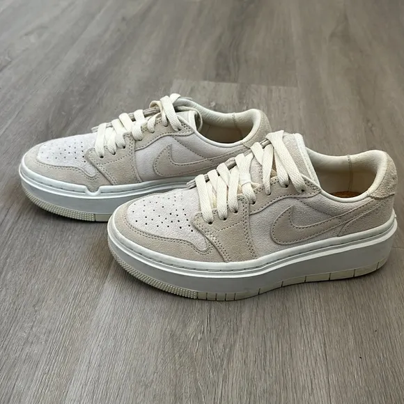 NIKE AIR JORDAN women’s EVALUATE Low women’s size 5 coconut Milk suede sneakers