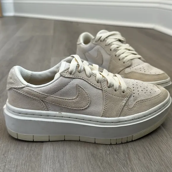 NIKE AIR JORDAN women’s EVALUATE Low women’s size 5 coconut Milk suede sneakers