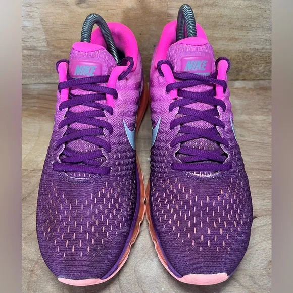 Nike Air Max 2017 Womens Size 7.5 Shoes Sneakers Bright Grape/Fire Pink