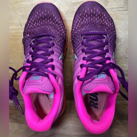 Nike Air Max 2017 Womens Size 7.5 Shoes Sneakers Bright Grape/Fire Pink