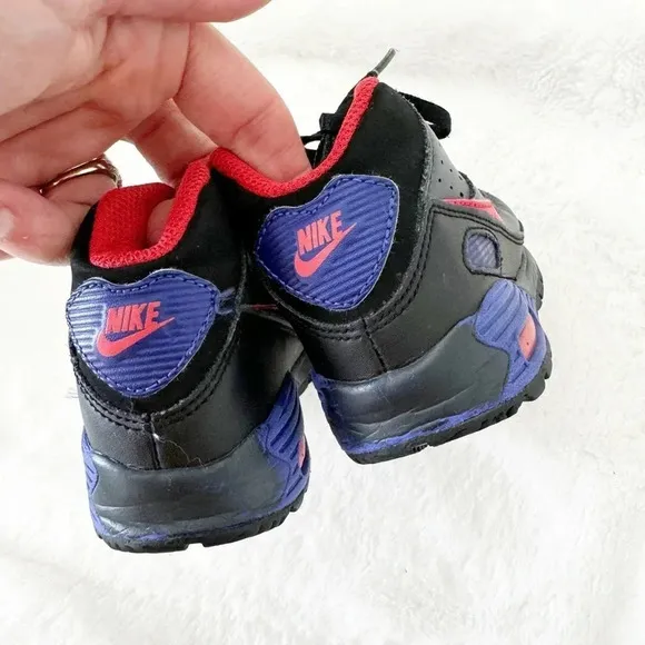 Nike Air Max 90 boys black and red hi top sneakers size 7