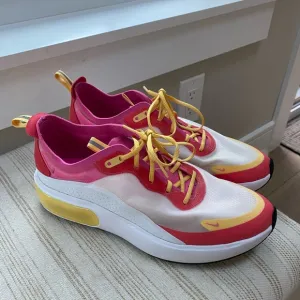 Nike Air Max Dia SE sneakers