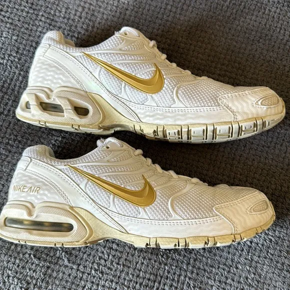 Nike Air Max Torch 4 White Gold Running Shoes Size 9 Women’s CZ376-100