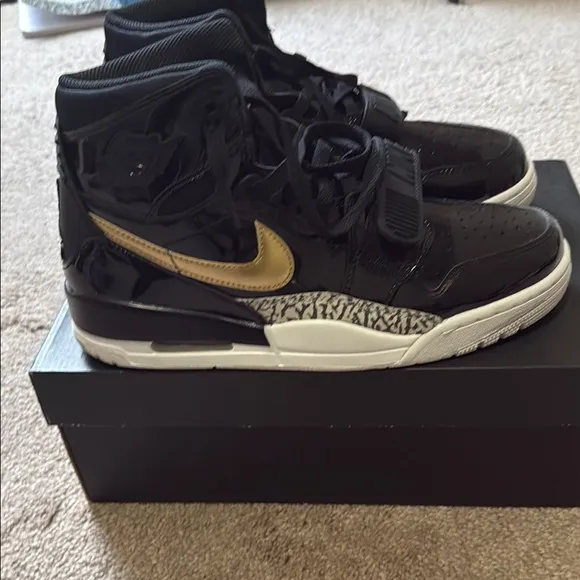 Nike Black and Gold High-Top Sneakers. AIR JORDAN LEGACY 312