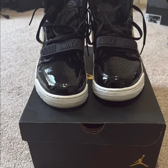Nike Black and Gold High-Top Sneakers. AIR JORDAN LEGACY 312