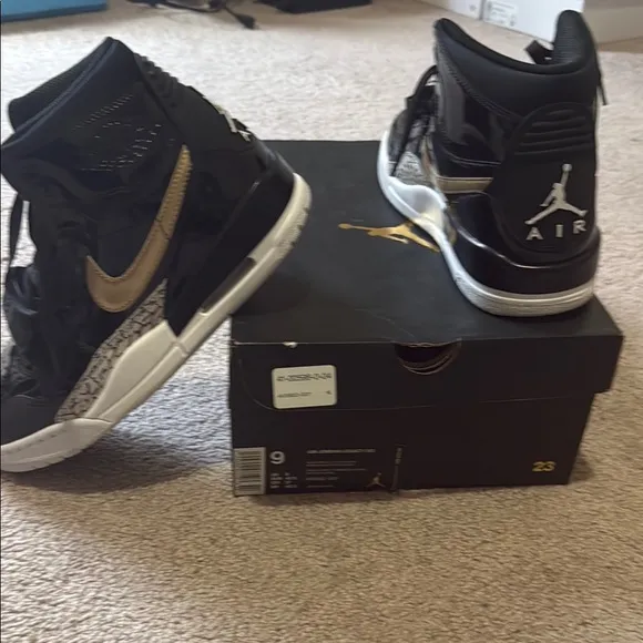 Nike Black and Gold High-Top Sneakers. AIR JORDAN LEGACY 312