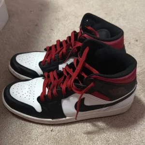 Nike Black and Red Sneakers High-Top Style