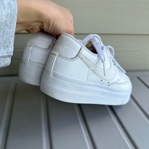Nike Blazer Low Platform Sneakers All White Size 7.5 Women’s Lace Up Style