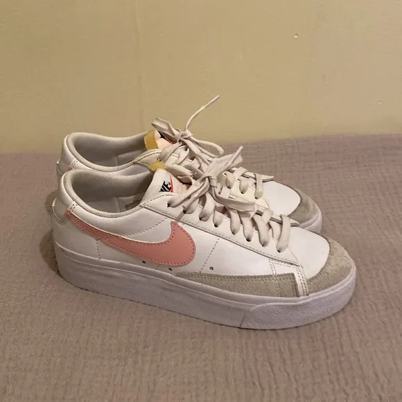 NIKE Blazer Low Platform sneakers . Size 8
