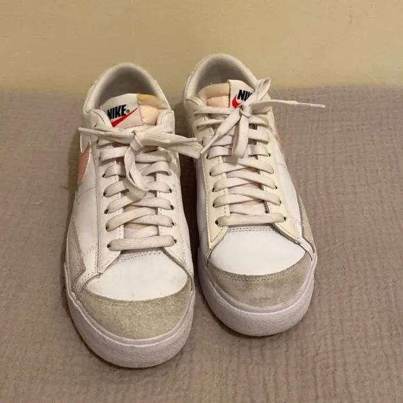 NIKE Blazer Low Platform sneakers . Size 8