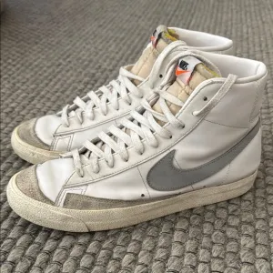 Nike Blazer Mid ‘77 VNTG white/Celestine Blue-Sail Sneakers
