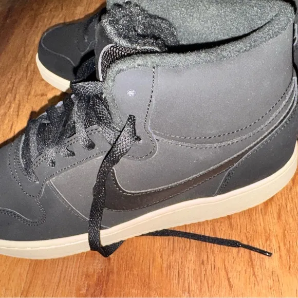Nike Ebernon Mid SE Winter Athletic Sneakers, Black/White, Women’s size 10