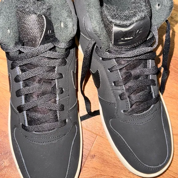 Nike Ebernon Mid SE Winter Athletic Sneakers, Black/White, Women’s size 10