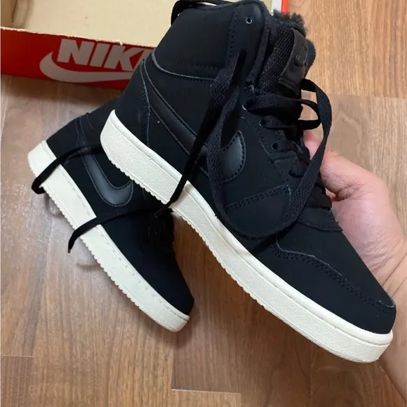 Nike Ebernon Mid SE Winter Athletic Sneakers, Black/White, Women’s size 10