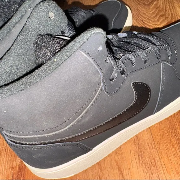 Nike Ebernon Mid SE Winter Athletic Sneakers, Black/White, Women’s size 10