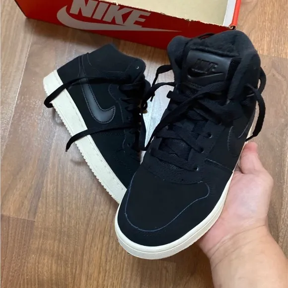 Nike Ebernon Mid SE Winter Athletic Sneakers, Black/White, Women’s size 10