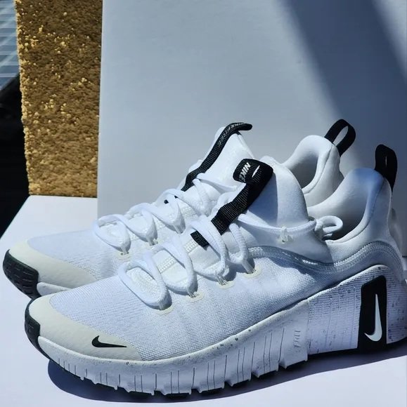 Nike Free Metcon 6 Premium Women's Workout Shoes with Metallic Accents Size 9