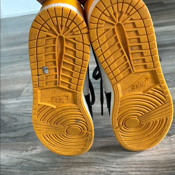 Nike High-Top Sneakers Black, Yellow and White.