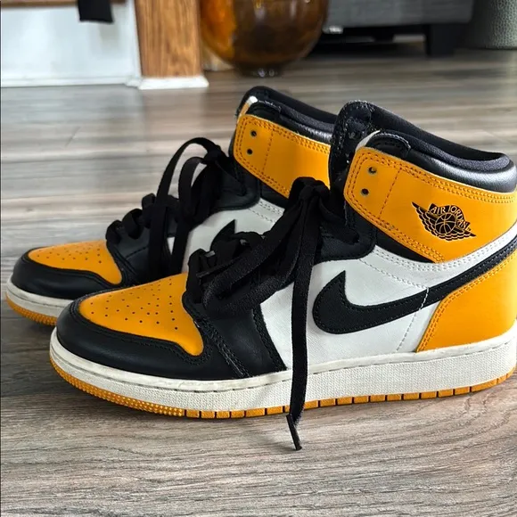 Nike High-Top Sneakers Black, Yellow and White.