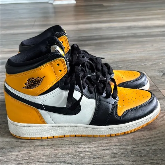 Nike High-Top Sneakers Black, Yellow and White.