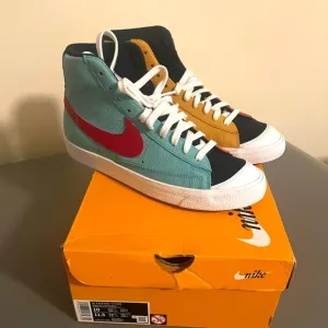 Nike High-Top Sneakers Blazer Mid 77 EMB