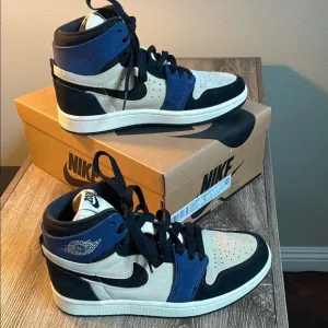 Nike High-Top Sneakers in Black and Blue