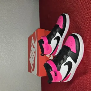 Nike High-Top Sneakers in Pink and Black