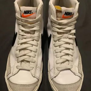 Nike High-Top Sneakers in White and Black size 6