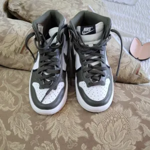Nike High-Top Sneakers in White and Olive
