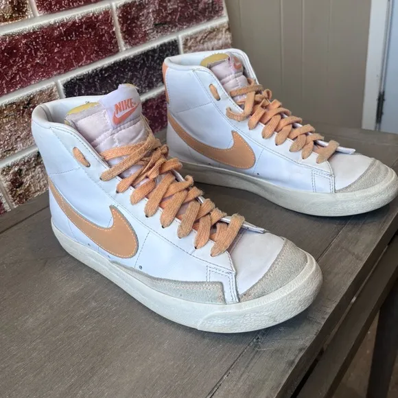 Nike High-Top Sneakers in White and Orange