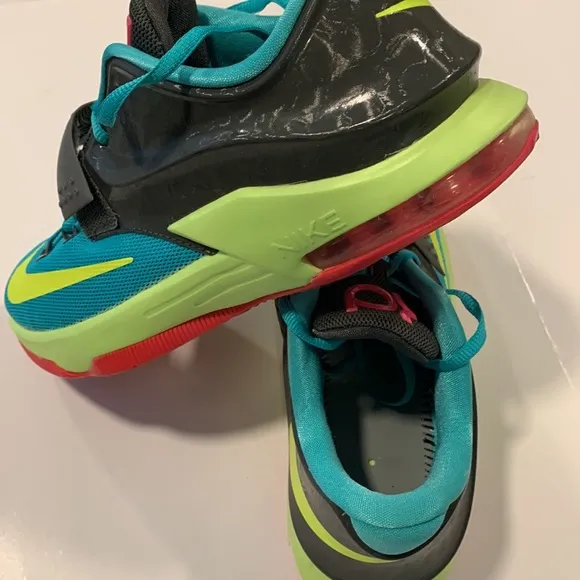 Nike KD Kids Basketball Shoes Unique Bright Size 6Y 669942-300