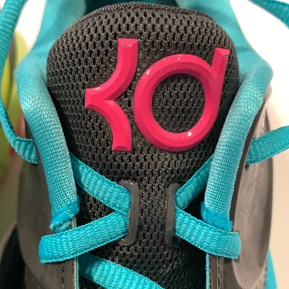 Nike KD Kids Basketball Shoes Unique Bright Size 6Y 669942-300