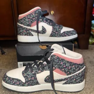 Nike Kids Jordan 1  Floral High-Top Sneakers - Black and Pink size 6.5 youth .