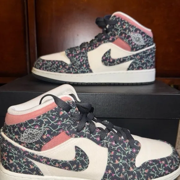 Nike Kids Jordan 1  Floral High-Top Sneakers - Black and Pink size 6.5 youth .