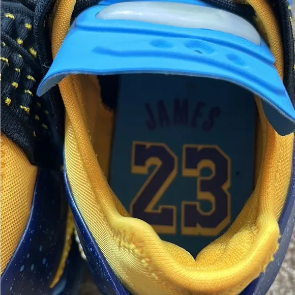 Nike Kid's Lebron 18 (gs) Basketball Shoes