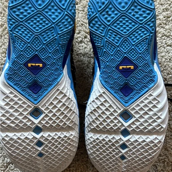 Nike Kid's Lebron 18 (gs) Basketball Shoes
