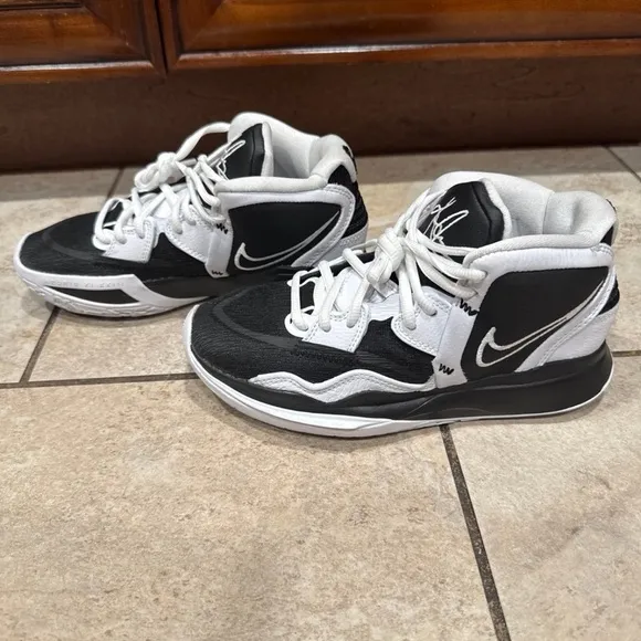 Nike Kyrie Infinity Black White Basketball Shoes Youth Size 4