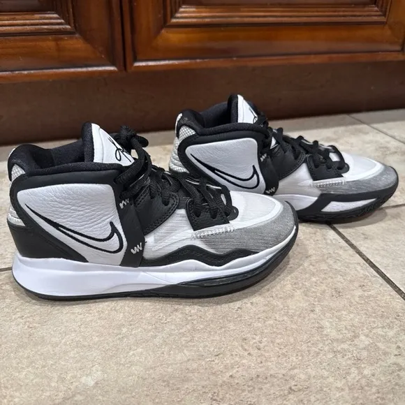 Nike Kyrie Infinity Black White Grey Basketball Shoes Youth Size 4
