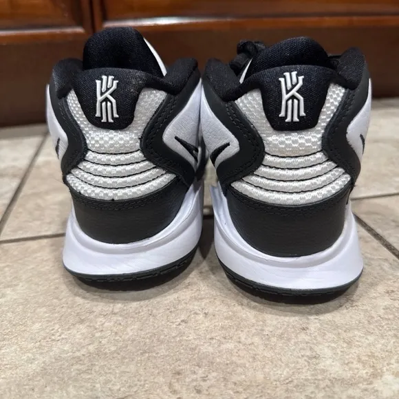 Nike Kyrie Infinity Black White Grey Basketball Shoes Youth Size 4