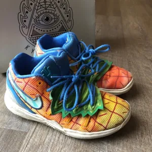 Nike Kyrie Irving V 5 SBSP Pineapple House Shoes US Size 1Y