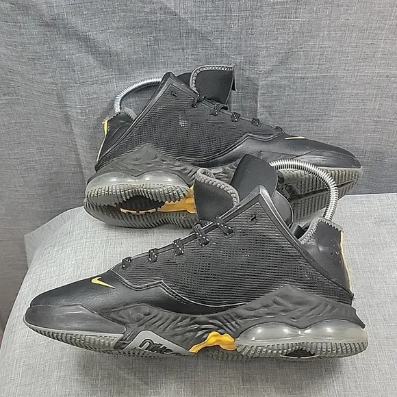 Nike LeBron 19 Low Shoes Witness Black University Gold DH1270-002 Men's Size 8