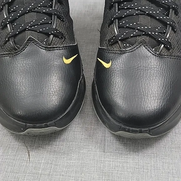 Nike LeBron 19 Low Shoes Witness Black University Gold DH1270-002 Men's Size 8