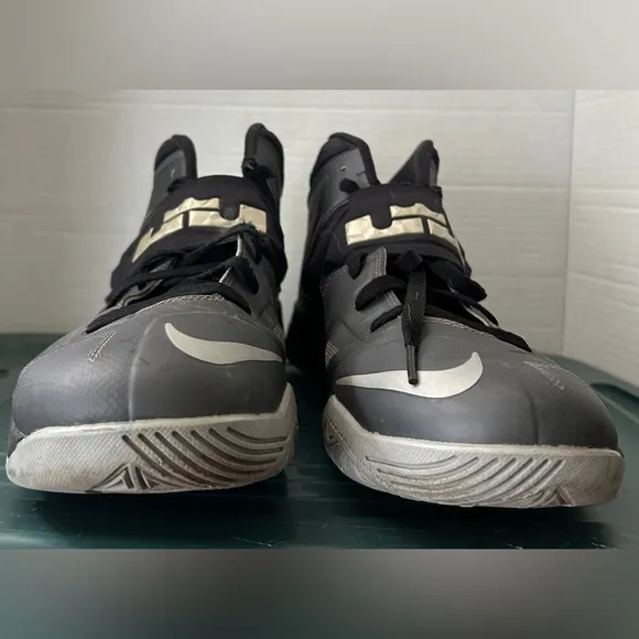 Nike Lebrons Gray High-Top Sneakers 599264-004 Men’s 13 EUC