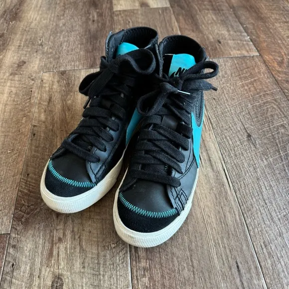 Nike men’s blazer 77 mid jumbo black/ Baltic blue high top sneakers size 8