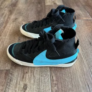 Nike men’s blazer 77 mid jumbo black/ Baltic blue high top sneakers size 8