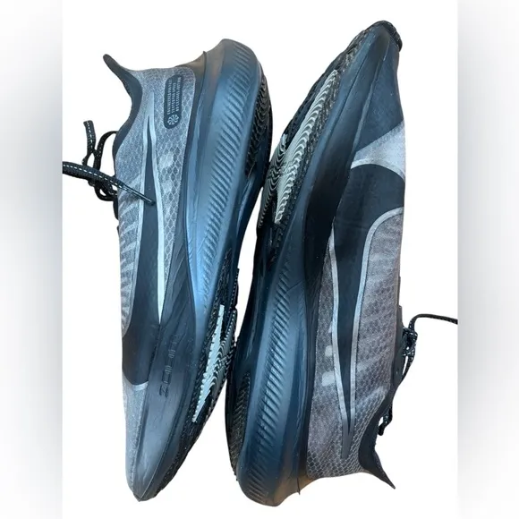 NIKE Men's Zoom Gravity Anthracite running light weight sneakers~ Gray/Black 9.5