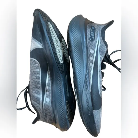 NIKE Men's Zoom Gravity Anthracite running light weight sneakers~ Gray/Black 9.5