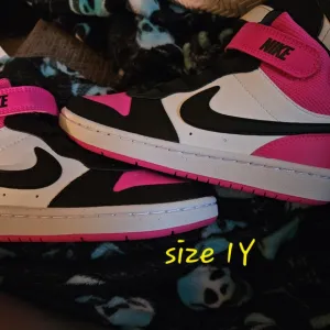 Nike Pink and Black Sneakers High-Top Design