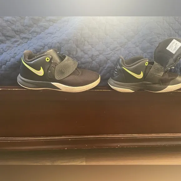 Nike size 3.  kids Tennis Shoes